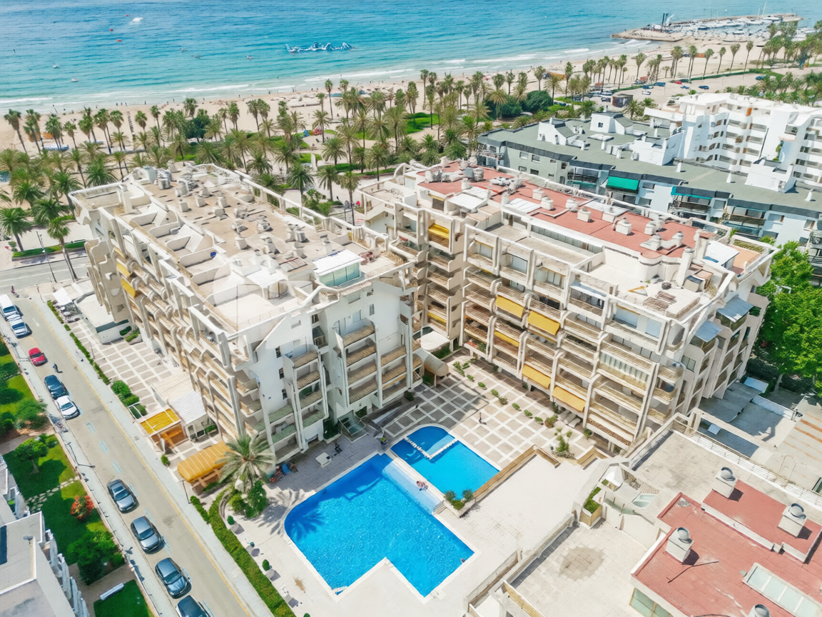 Vista aérea del edificio Novelty I frente al mar
